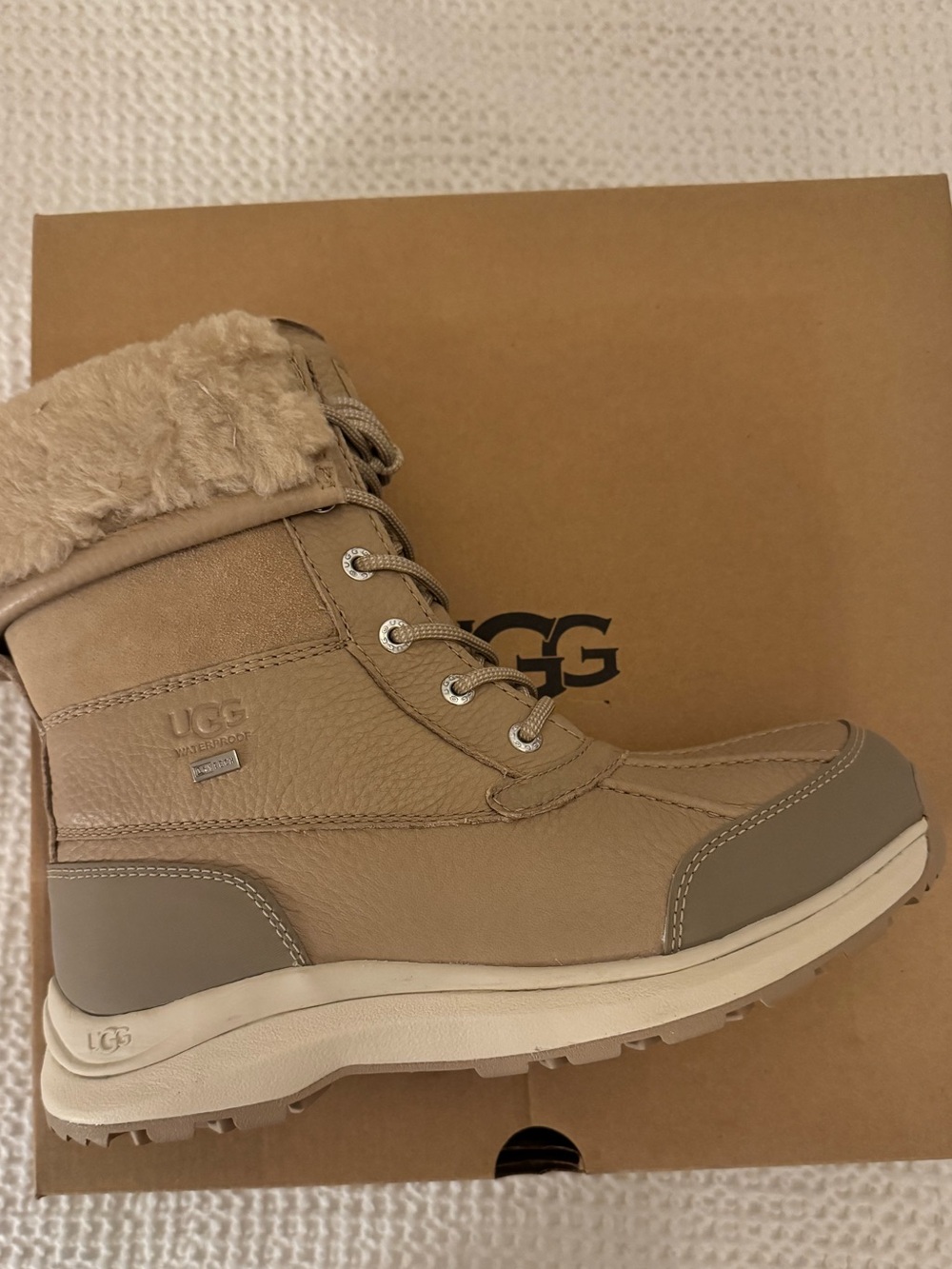 UGG Women's Chestnut Lace-Up Waterproof Shearling Collar Boot